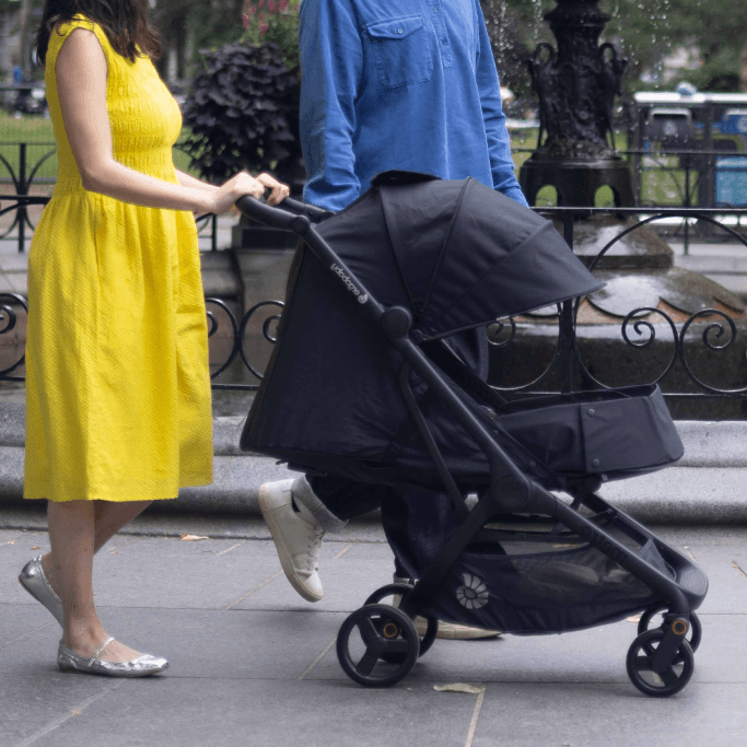 Ergobaby Metro 3 travel stroller lightweight stroller thumbnail 7 - detailed view showing features and design