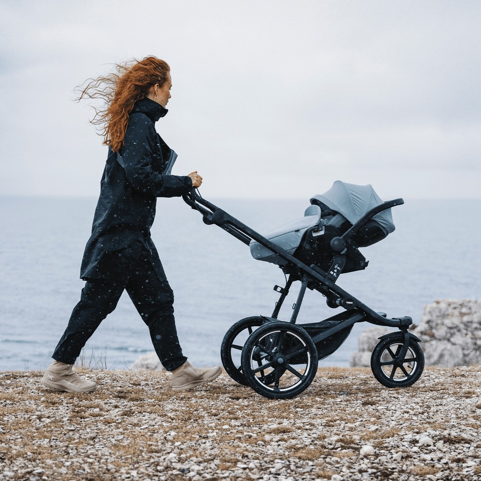 Thule Urban Glide 3 full-size stroller all-terrain stroller thumbnail 4 - detailed view showing features and design