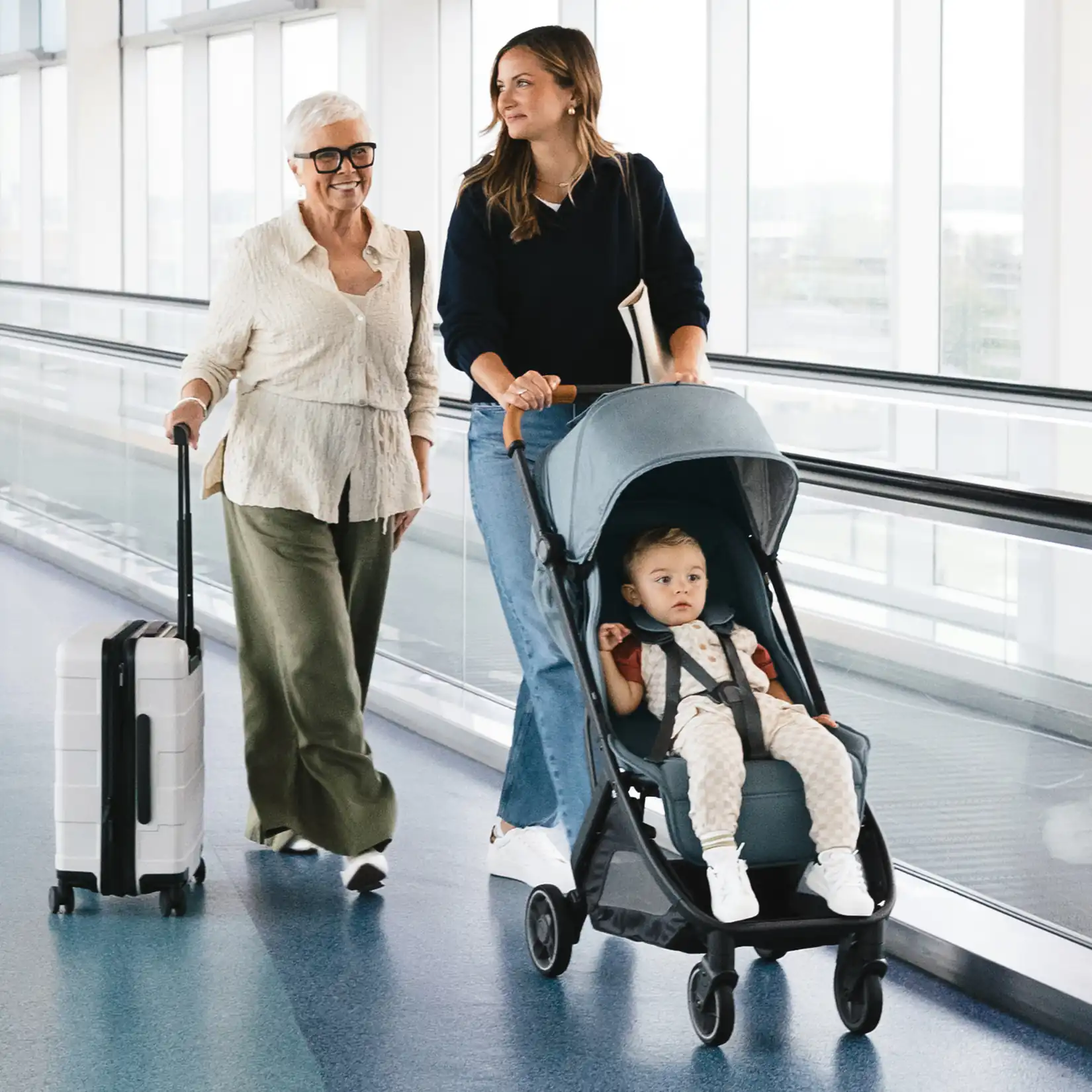 UPPAbaby Minu V3 travel stroller lightweight stroller thumbnail 4 - detailed view showing features and design